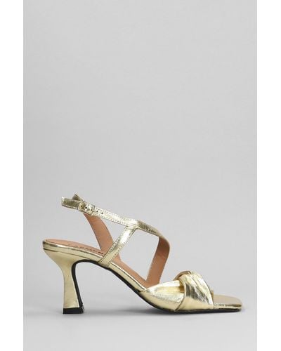 Carmens Drex Knot Sandals In Gold Leather - Metallic