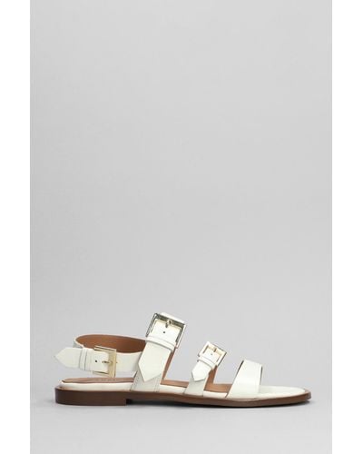 Carmens Etoile Buckles Flats In Beige Leather - White