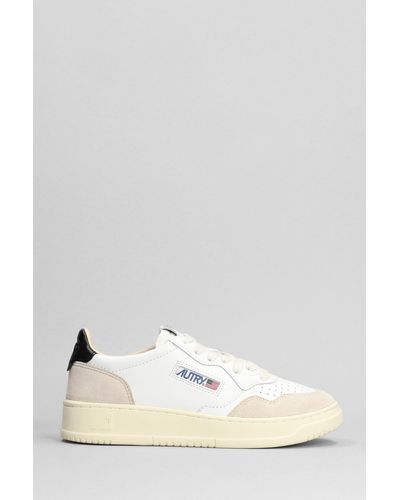 Autry Medalist Low Sneakers In White Suede And Leather - Multicolor