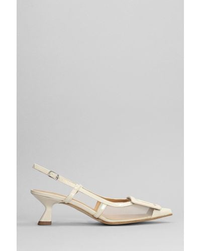 Chantal Pumps In Beige Patent Leather - Natural