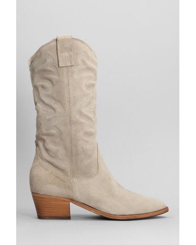 Julie Dee Texan Boots In Taupe Suede - Natural