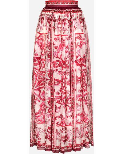 Dolce & Gabbana Jupe longue en mousseline à imprimé majoliques - Rouge