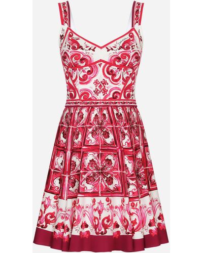 Dolce & Gabbana Vestido corto con corsé de charmeuse con estampado Maiolica - Rojo