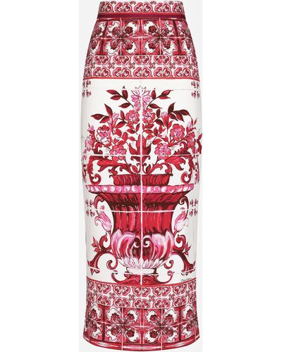 Dolce & Gabbana Falda longuette de charmeuse con estampado Maiolica - Rojo
