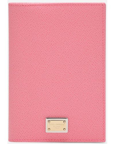 Dolce & Gabbana Reisepasshülle aus Dauphine-Kalbsleder mit Logoplakette - Pink