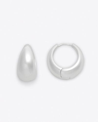 Draper James Thick Huggie Hoops In Silver - White