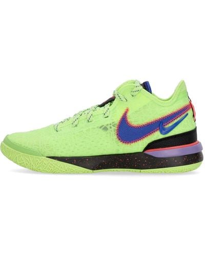 mens green and white basketball shoes