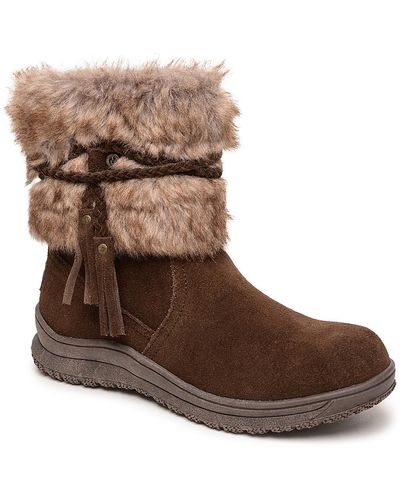 Minnetonka boots shop with fur