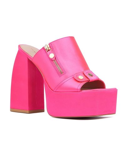 FASHION TO FIGURE Icelynn Platform Sandal - Pink