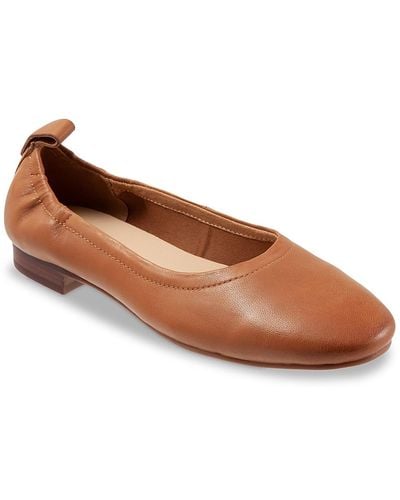 Trotters Gia Flat - Brown