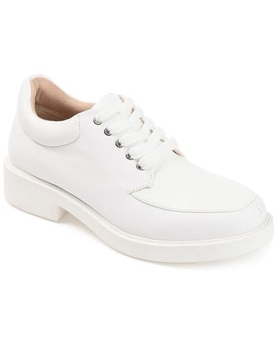 Journee Collection Aliah Oxford - White