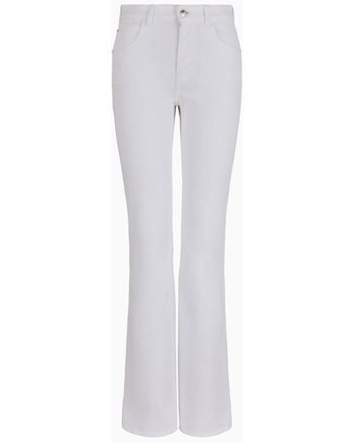 Emporio Armani Jeans J47 Mit Mittelhohem Bund Und Ausgestelltem Saum Aus Stretch-denim Mit Leichtem Used Look - Weiß