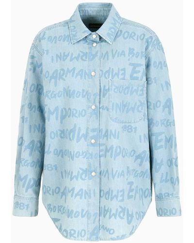 Emporio Armani Camisa En Denim Claro Con Estampado Integral De Letras - Azul