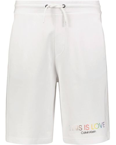 Calvin Klein Sweatshorts PRIDE LOVE - Weiß