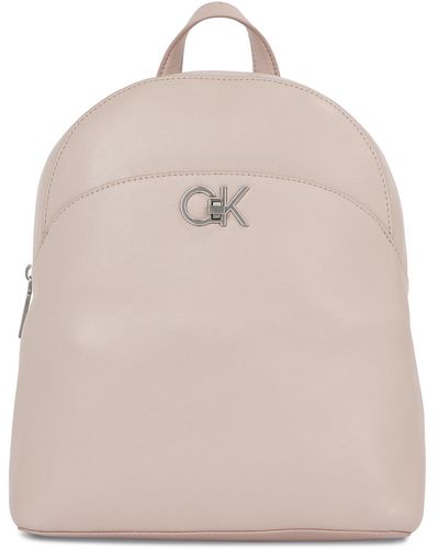 Calvin Klein Rucksack Re-Lock Domed Backpack K60K611074 Shadow Pe1 - Natur