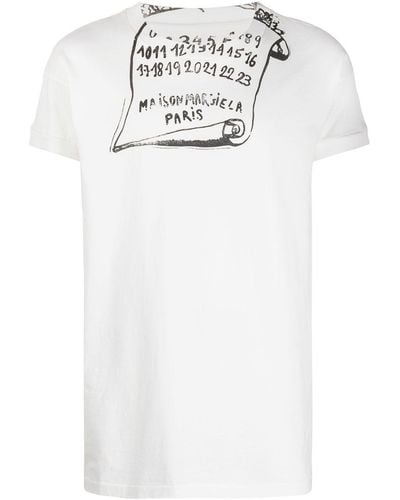 Maison Margiela Camiseta con estampado de pergamino - Blanco
