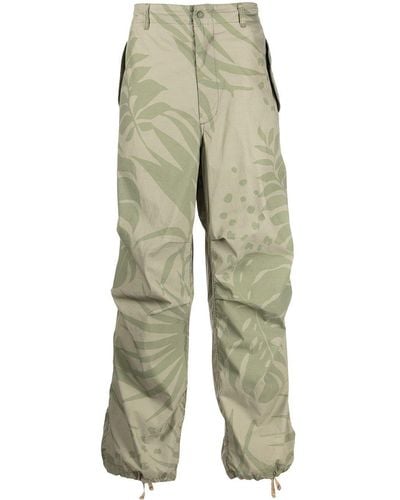 Engineered Garments Pantalones rectos con hojas estampadas - Verde