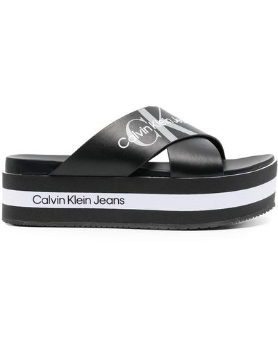 Calvin Klein クロスストラップ サンダル - ブラック