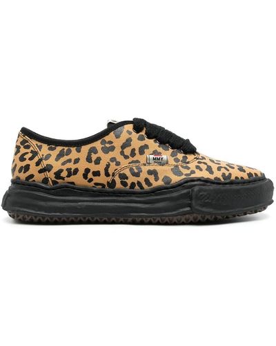 Maison Mihara Yasuhiro Sneakers mit Leoparden-Print - Braun