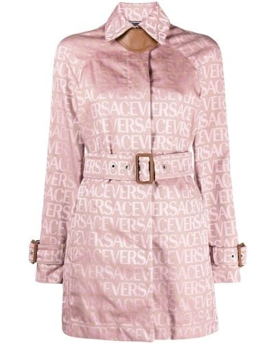 Versace Gabardina corta con logo Allover - Rosa