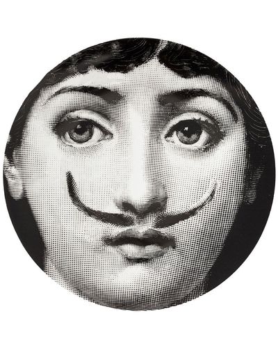 Fornasetti Piatto con volto stampato con mustacchi - Grigio