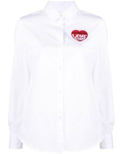 Love Moschino Chemise en coton à patch logo - Blanc