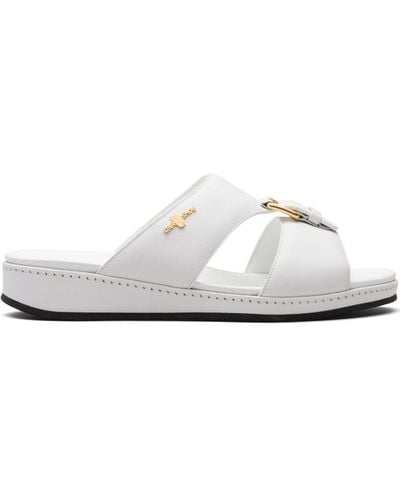 Car Shoe Buckle-embellished Flat Sandals - White