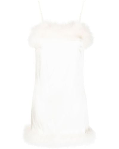 Gilda & Pearl Vestido corto Celeste con ribete de plumas - Blanco