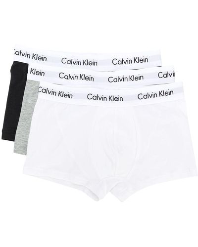 Calvin Klein Set aus drei Shorts mit Logomuster - Weiß