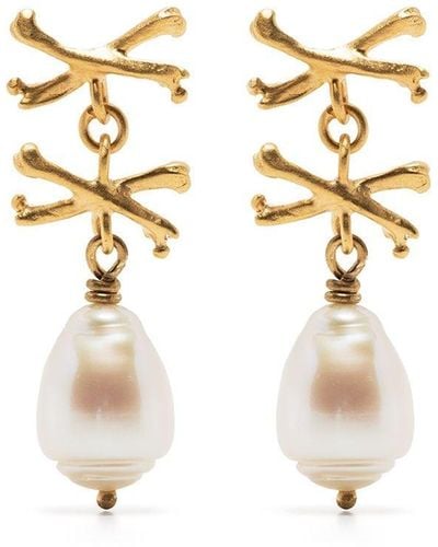 https://cdna.lystit.com/400/500/tr/photos/farfetch/2c21998e/claire-english-gold-Rumbullion-Pearl-drop-Earrings.jpeg