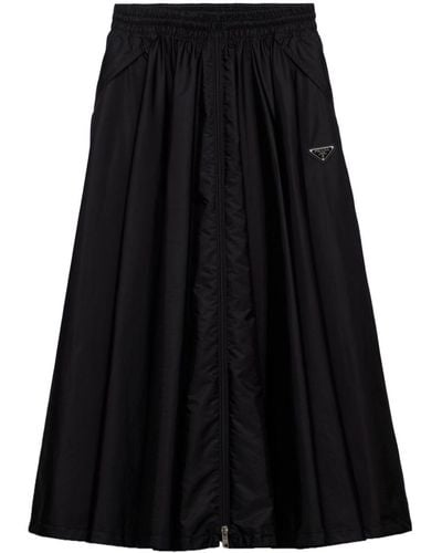 Prada Jupe longue zippée à plaque logo - Noir