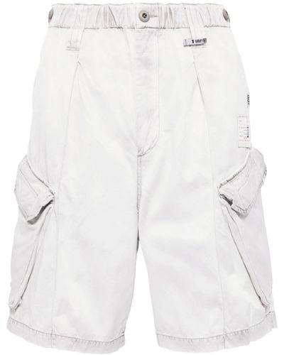 Maison Mihara Yasuhiro Cargo-Shorts mit Logo-Schild - Weiß