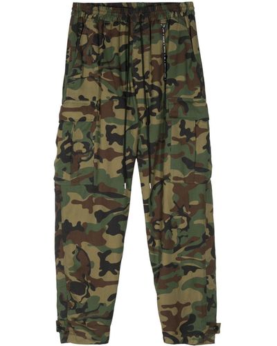 MASTERMIND WORLD Camouflage-print Tapered-leg Trousers - グリーン