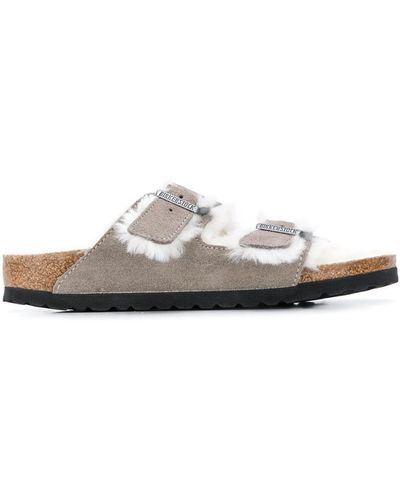 Birkenstock 'Arizona' Pantoletten mit Shearling - Weiß