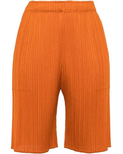 Pleats Please Issey Miyake Knee-length pleated shorts - Naranja