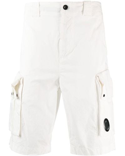 C.P. Company Cargo-Shorts mit Logo-Schild - Weiß