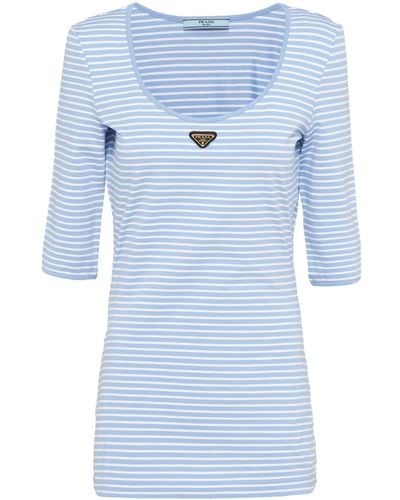 Prada Gestreiftes T-Shirt mit Triangel-Logo - Blau