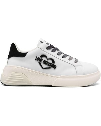 Love Moschino Sneakers mit Logo-Schild - Weiß