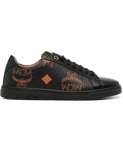 MCM Terrain Sneakers Met Monogramprint - Zwart