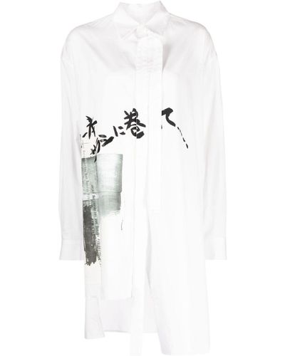 Y's Yohji Yamamoto Chemise longue à imprimé graphique - Blanc