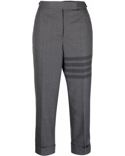 Thom Browne Pantalon court à 4 bandes signature - Gris