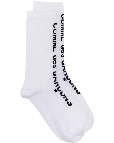 Comme des Garçons Fein gestrickte Socken mit Logo-Intarsie - Weiß