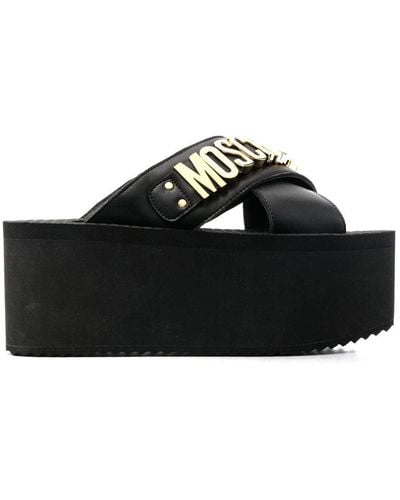 Moschino Plateau-Sandalen mit Logo-Schild - Schwarz