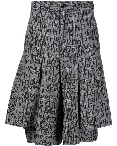 Comme des Garçons Short plissé à imprimé graphique - Gris