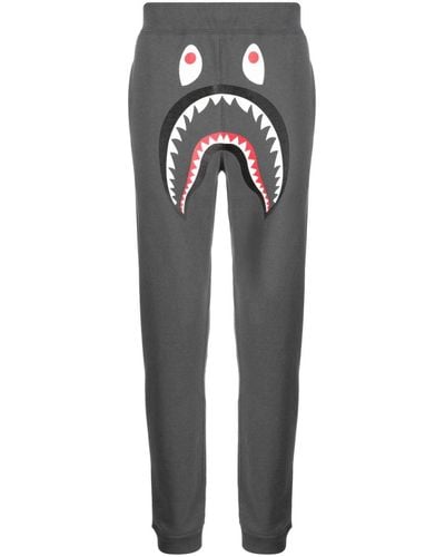 A Bathing Ape Pantalon de jogging à imprimé Shark Teeth - Gris