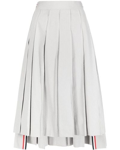 Thom Browne Jupe mi-longue asymétrique à design plissé - Blanc