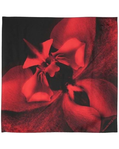 Alexander McQueen Foulard en soie à fleurs - Rouge