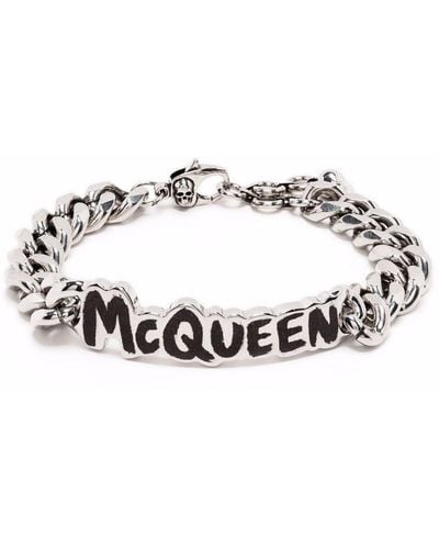 Alexander McQueen Pulsera de cadena con placa del logo - Metálico