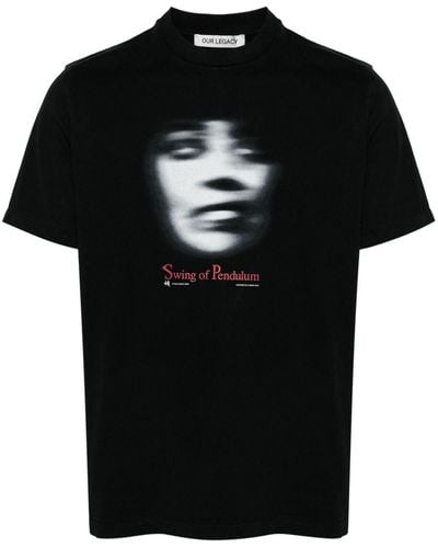 Our Legacy Swing of Pendulum T-Shirt mit grafischem Print - Schwarz