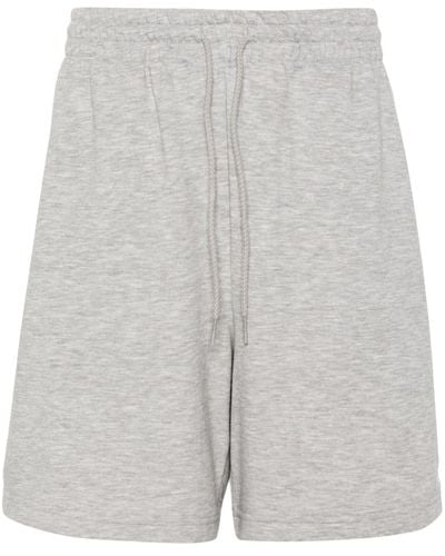 New Balance Pantalones cortos de chándal con logo bordado - Gris